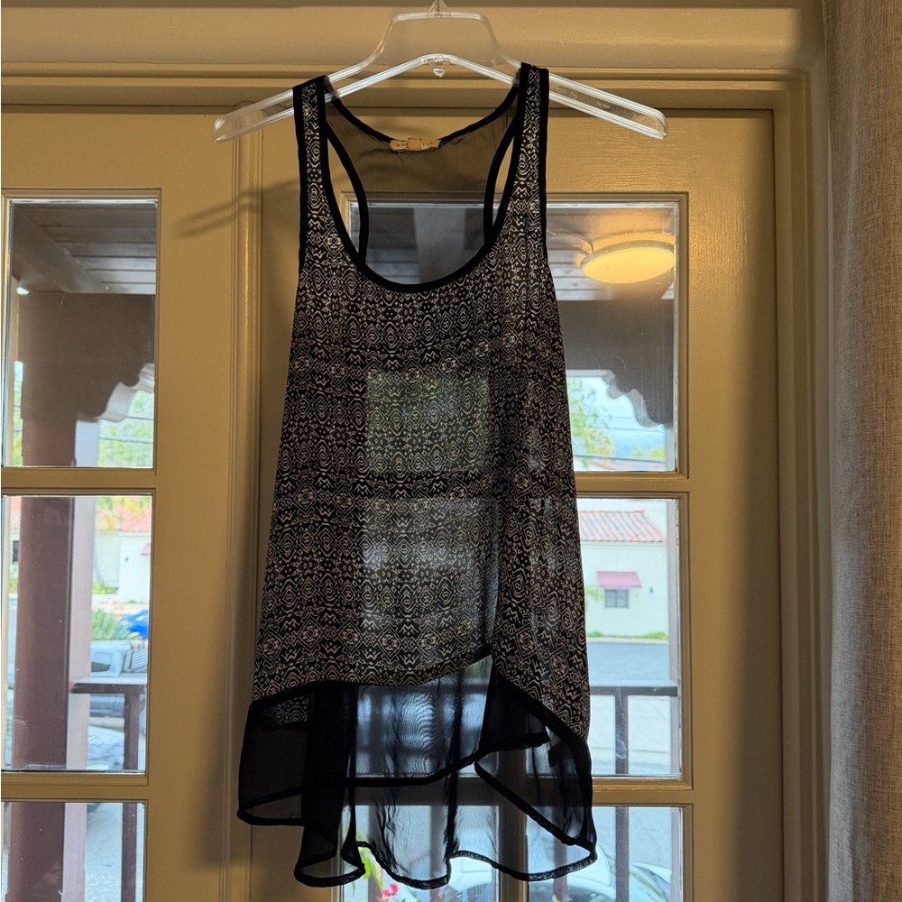 Socialite Black and White Patterned Tank Top size small